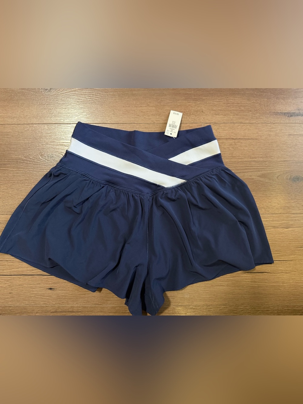 NWT Sz Medium Women’s OFFLINE By Aerie Real Me Crossover Flowy Short-navy blue